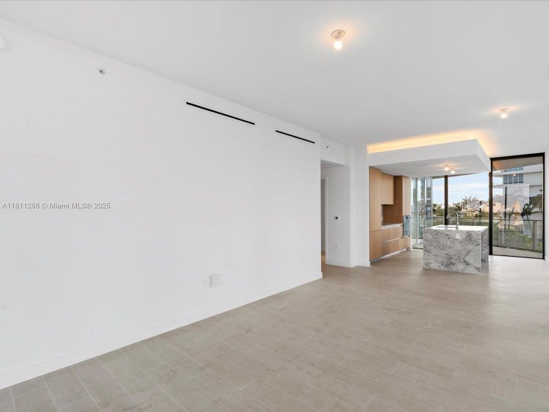 Spacious, unfurnished interior of a new home in Five Park, Miami Beach (Image 16). Spacious, unfurnished interior of a new home in Five Park, Miami Beach (Image 16).