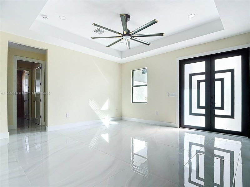 Spacious, unfurnished interior of a new home in , Lehigh Acres (Image 22).