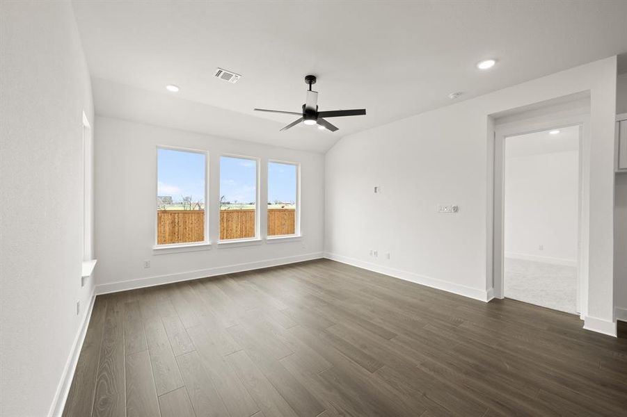 1725 Nesting Robin- Living Room-4794