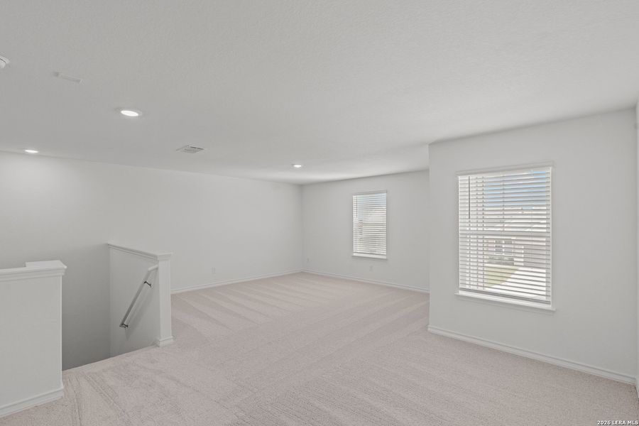 Spacious, unfurnished interior of a new home in Dove Song, Marion (Image 19).