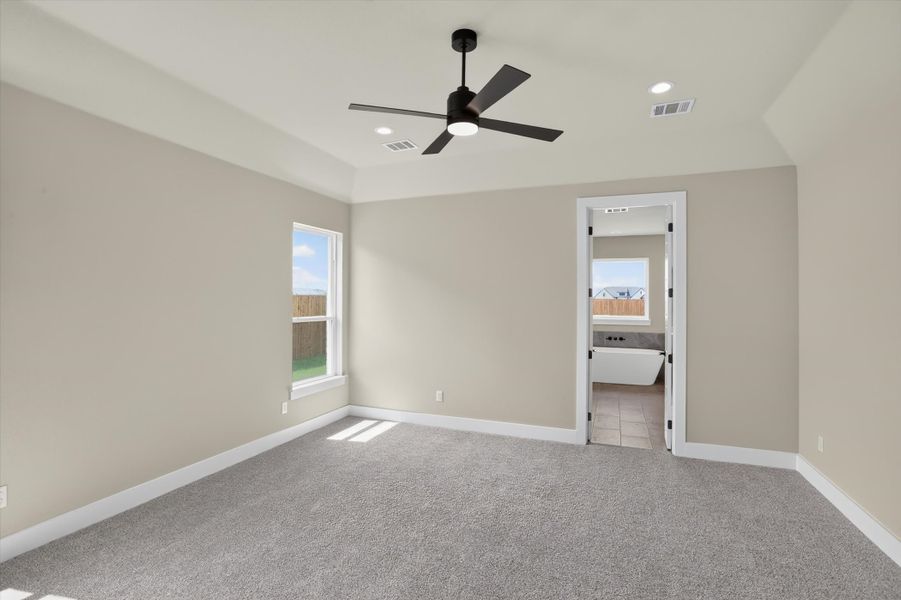 Spacious, unfurnished interior of a new home in Coyote Crossing, Godley (Image 34).