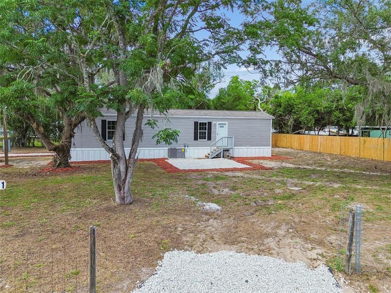 Exterior details and patio area of a home in , New Port Richey (Image 28).