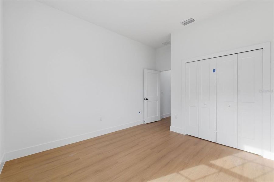 Spacious, unfurnished interior of a new home in , Ocala (Image 16).