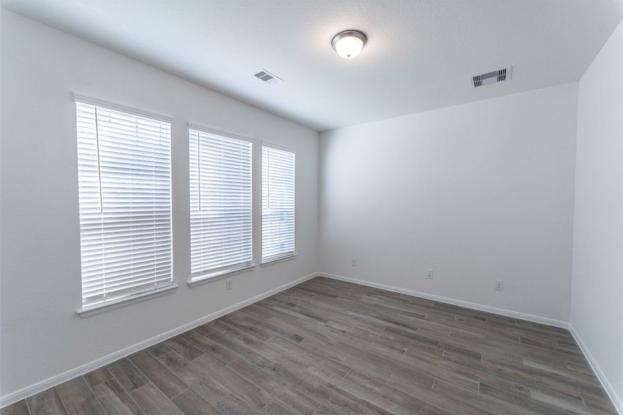Spacious, unfurnished interior of a new home in Lago Mar, Texas City (Image 17). Spacious, unfurnished interior of a new home in Lago Mar, Texas City (Image 17).