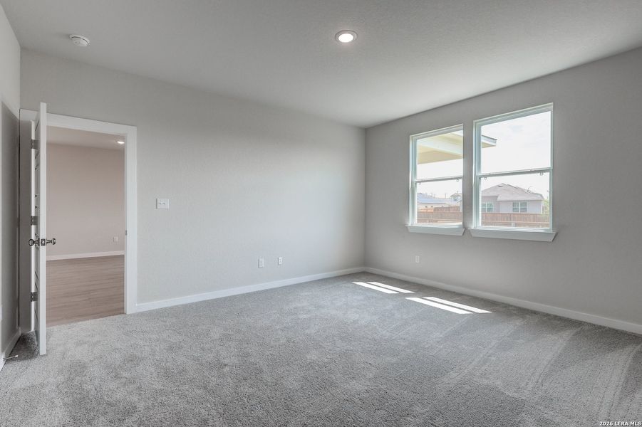 Spacious, unfurnished interior of a new home in Hiddenbrooke, Seguin (Image 12).