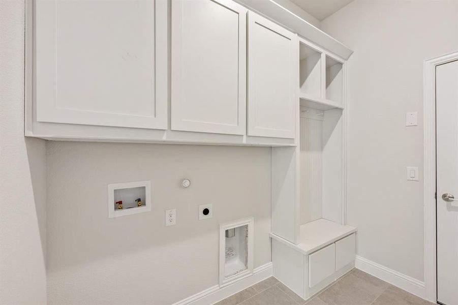 Furnished interior view inside a new home in Mockingbird Heights Classic 60, Midlothian (Image 10).