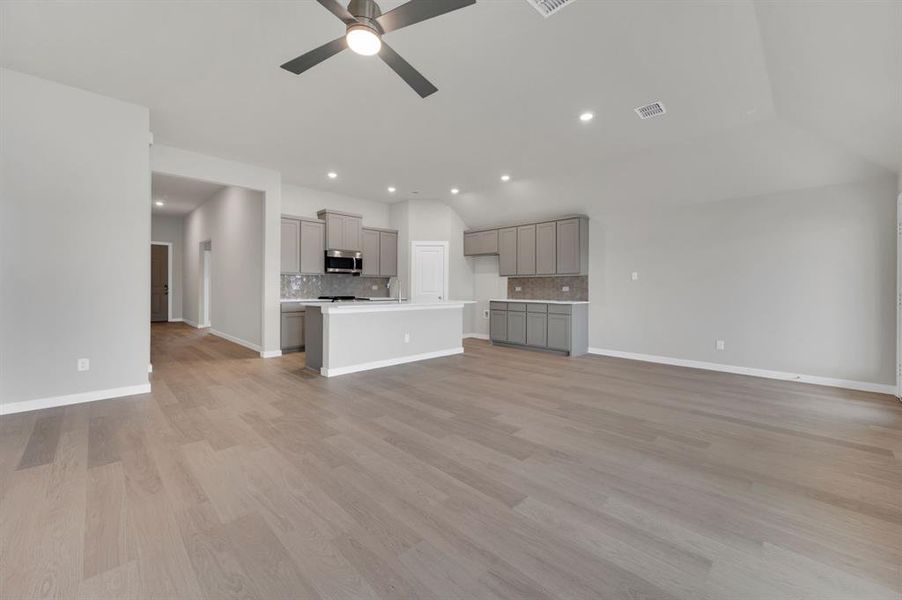 Spacious, unfurnished interior of a new home in Mercer Meadows, Royse City (Image 21).