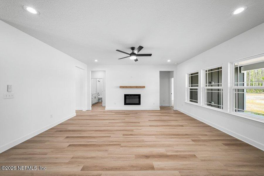 Spacious, unfurnished interior of a new home in , Sanderson (Image 31).