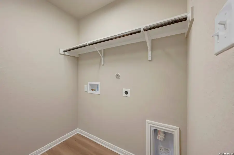 Spacious, unfurnished interior of a new home in Greenspoint Heights, Seguin (Image 34).