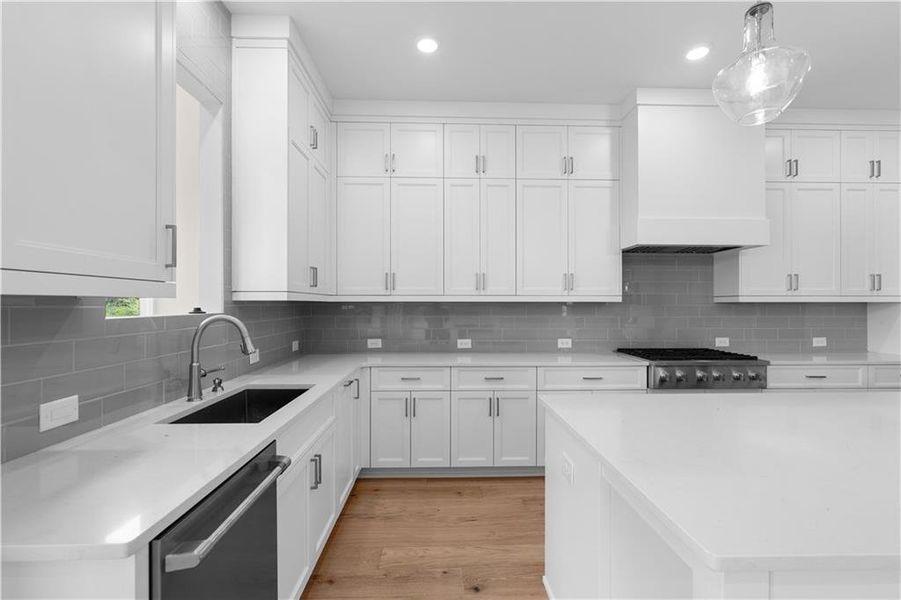 Furnished interior view inside a new home in Knollwood, Johns Creek (Image 9).