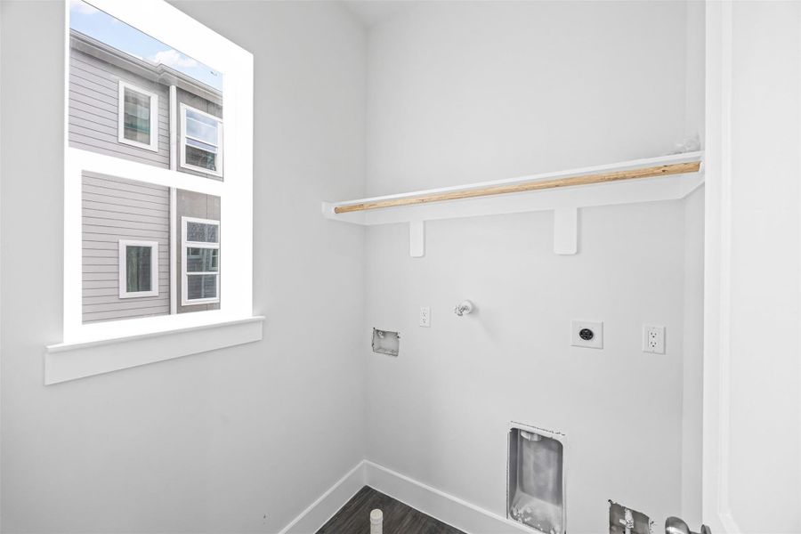 Spacious, unfurnished interior of a new home in , Houston (Image 18).