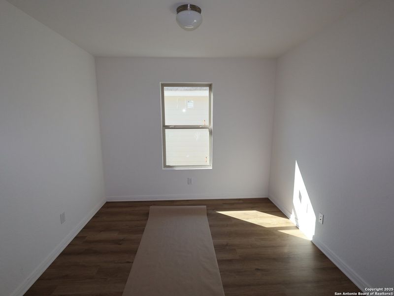 Spacious, unfurnished interior of a new home in Agave, San Antonio (Image 21).