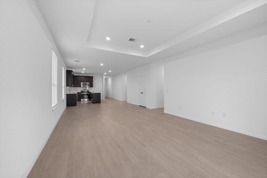 Spacious, unfurnished interior of a new home in Bay Creek, Baytown (Image 13).