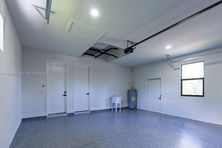 Spacious, unfurnished interior of a new home in , Lehigh Acres (Image 35).