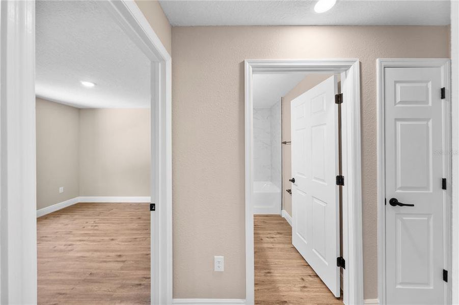 Spacious, unfurnished interior of a new home in , Ocala (Image 30).
