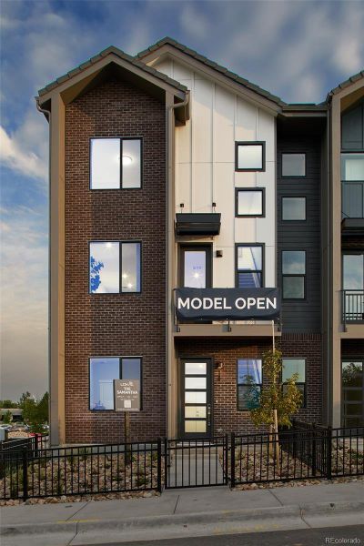 Condo located in Englewood, CO showcasing its design and architecture (Image 3).