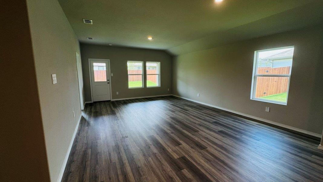 Spacious, unfurnished interior of a new home in Lonestar at Liberty Trails, Fort Worth (Image 12).