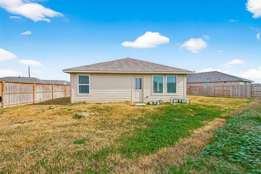 Exterior details and patio area of a home in Anniston, Katy (Image 21).