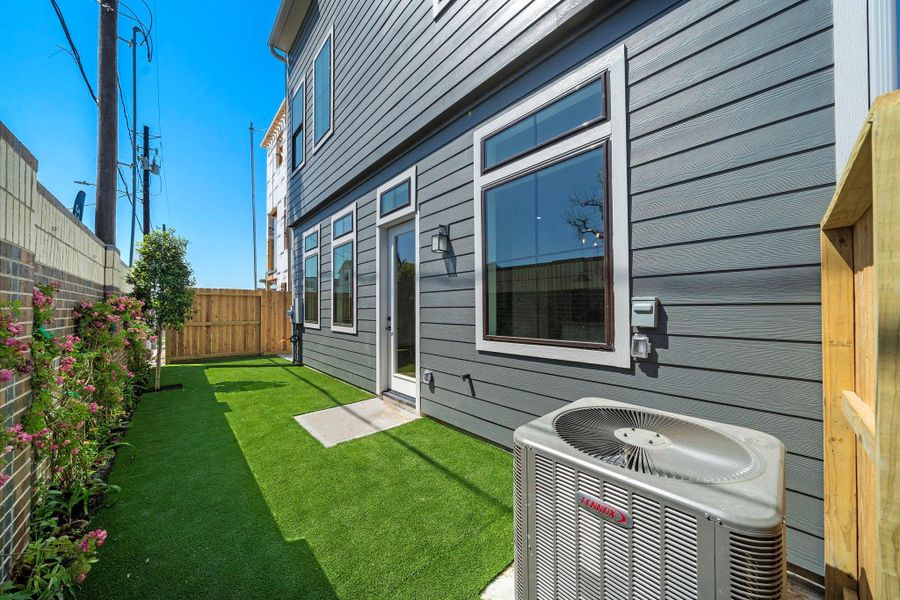 Exterior details and patio area of a home in Spring Valley Creek, Houston (Image 23).