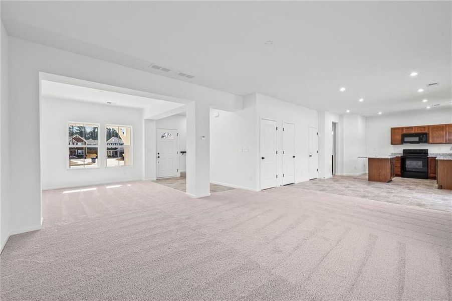 Spacious, unfurnished interior of a new home in Sage Woods, Dallas (Image 33).