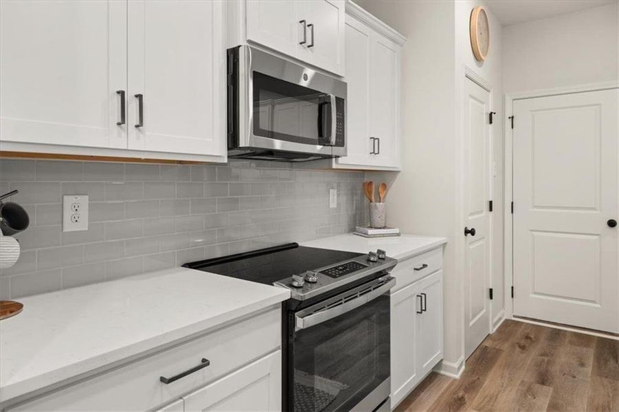 Furnished interior view inside a new home in , Jasper (Image 14).