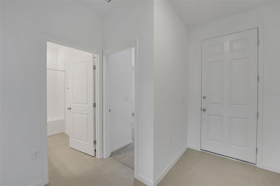 Spacious, unfurnished interior of a new home in Willowbrook North, Winter Haven (Image 32).