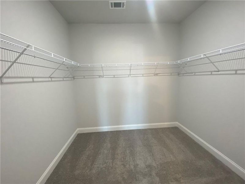 Spacious, unfurnished interior of a new home in , Jefferson (Image 33).