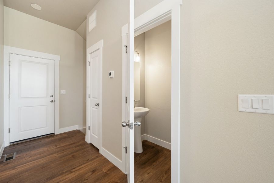 Spacious, unfurnished interior of a new home in The Lakes at Centerra, Loveland (Image 12).