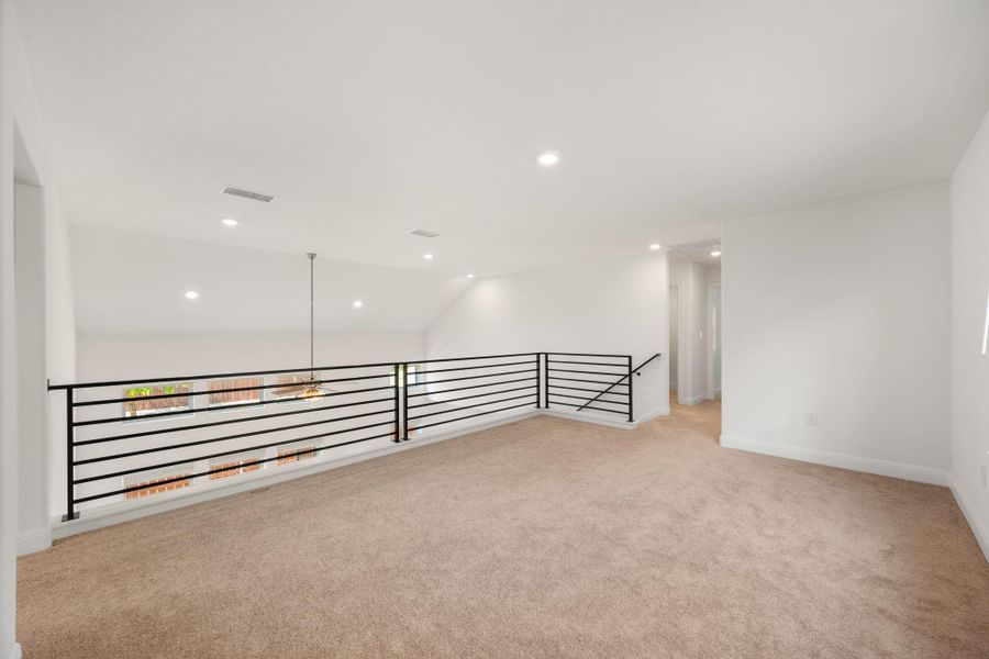Spacious, unfurnished interior of a new home in Messinger Village, Austin (Image 21).