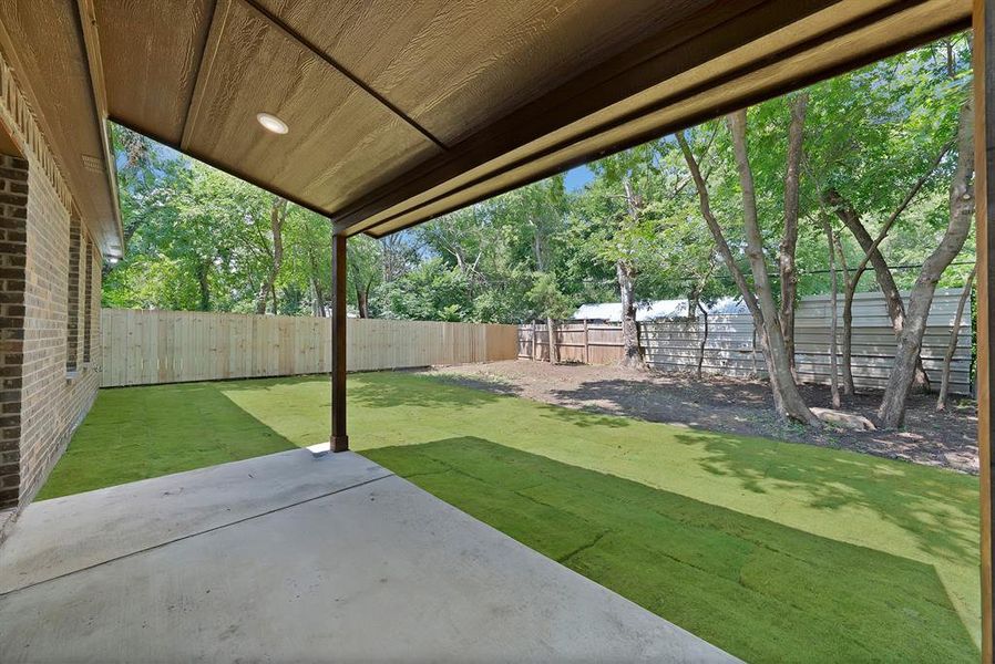 Exterior details and patio area of a home in , Cleburne (Image 18).