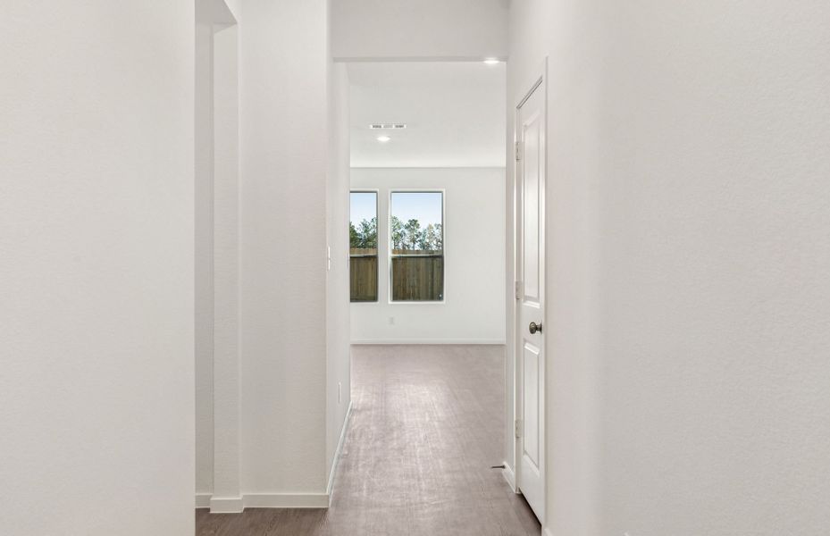 Spacious, unfurnished interior of a new home in Montgomery Bend, Montgomery (Image 19).