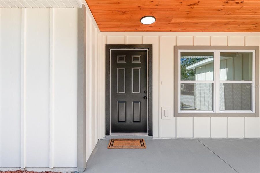 Exterior details and patio area of a home in , Ocala (Image 19).