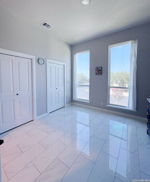 Spacious, unfurnished interior of a new home in , San Antonio (Image 19).