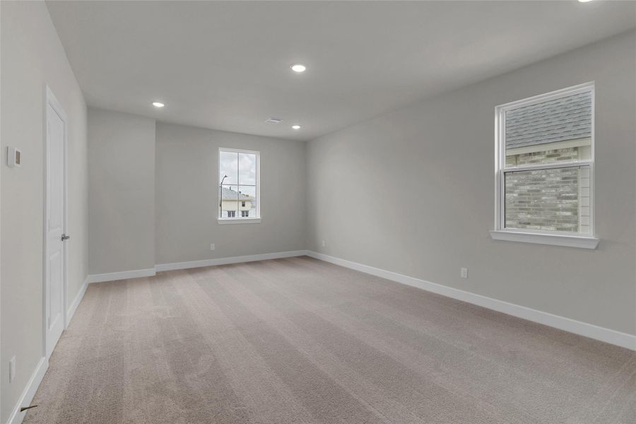 Spacious, unfurnished interior of a new home in Midline, Webster (Image 33).