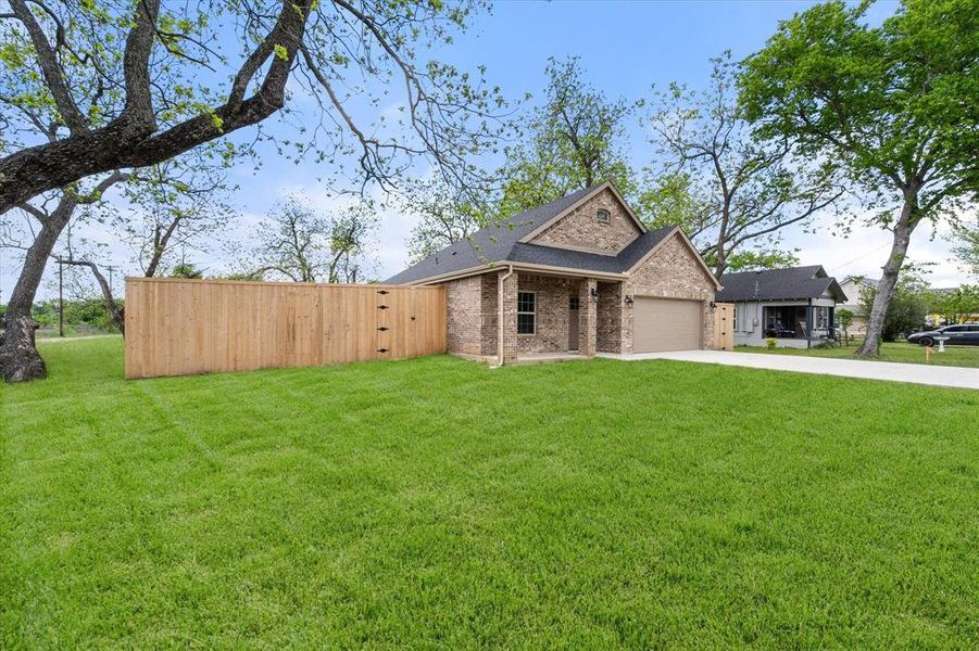 Exterior details and patio area of a home in , Kerens (Image 24).