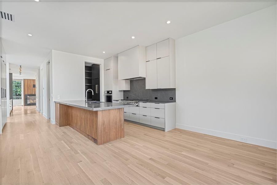 Furnished interior view inside a new home in , Dallas (Image 13).