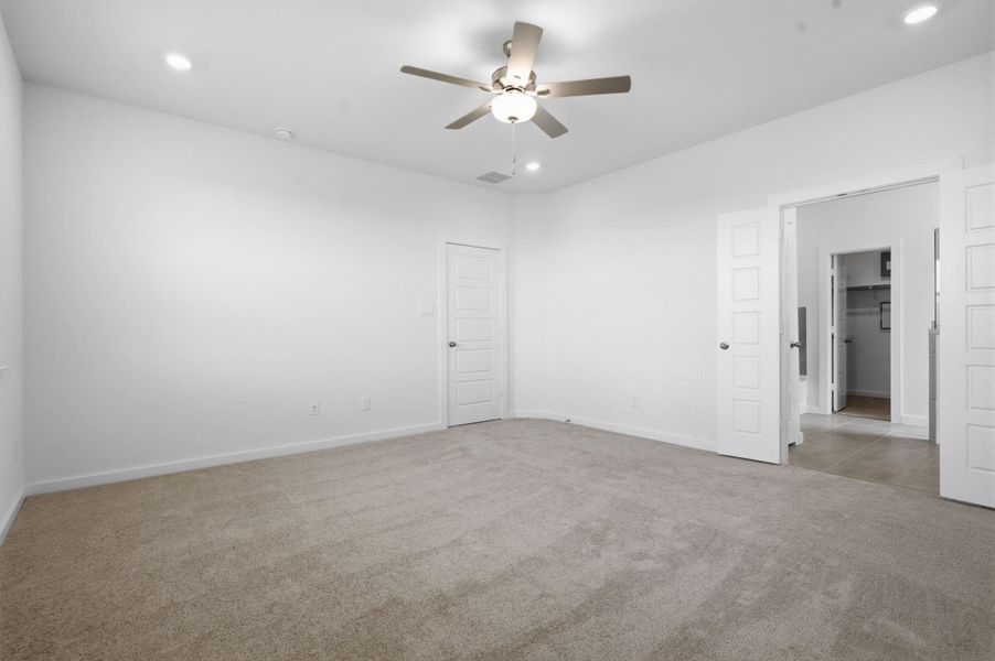 Spacious, unfurnished interior of a new home in , Rosharon (Image 41).