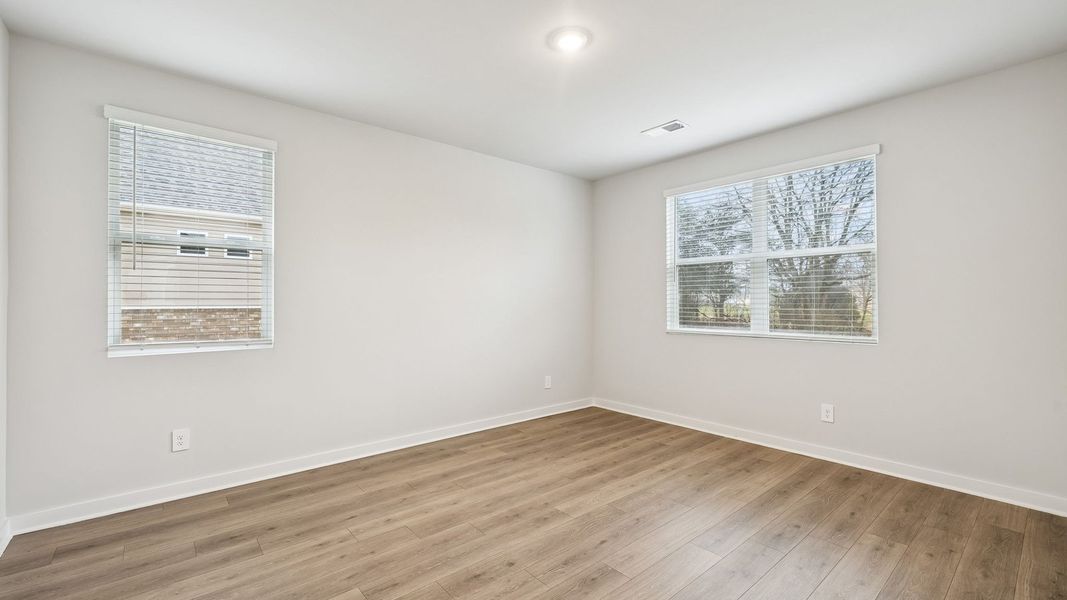 Spacious, unfurnished interior of a new home in Harvest Point, Spring Hill (Image 36).