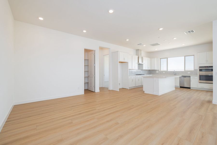Spacious, unfurnished interior of a new home in Soleo, San Tan Valley (Image 12).