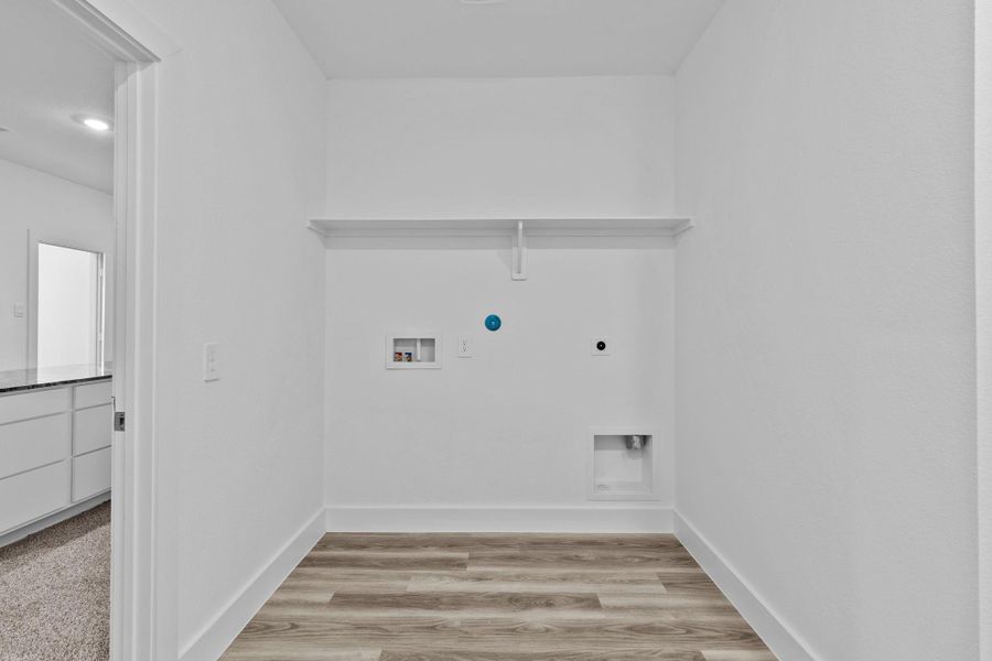 Spacious, unfurnished interior of a new home in Riverside Estates, Mont Belvieu (Image 22).