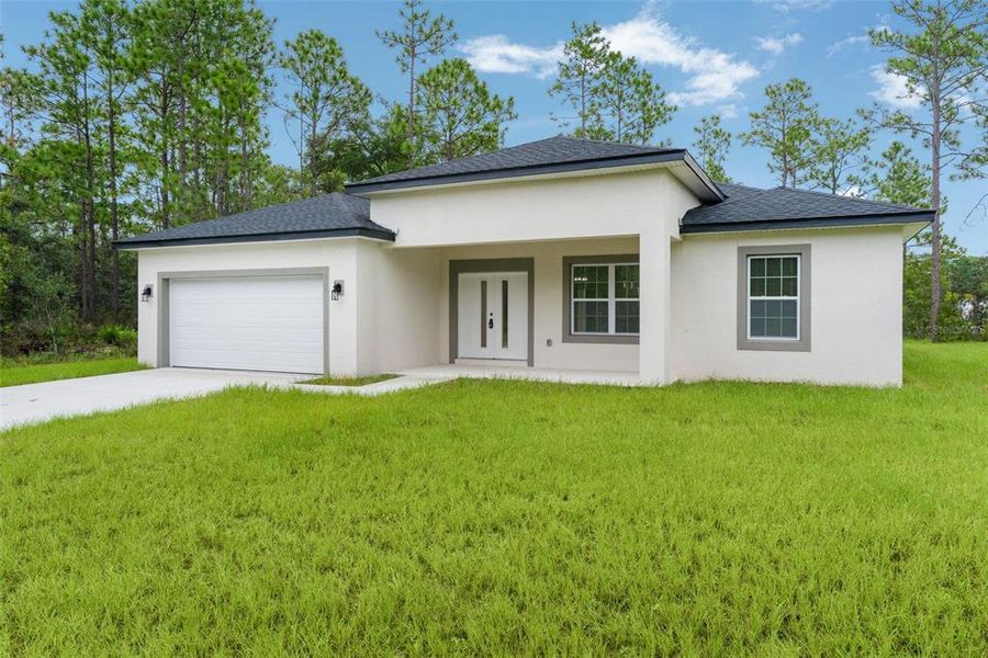 Exterior details and patio area of a home in , Citrus Springs (Image 3).