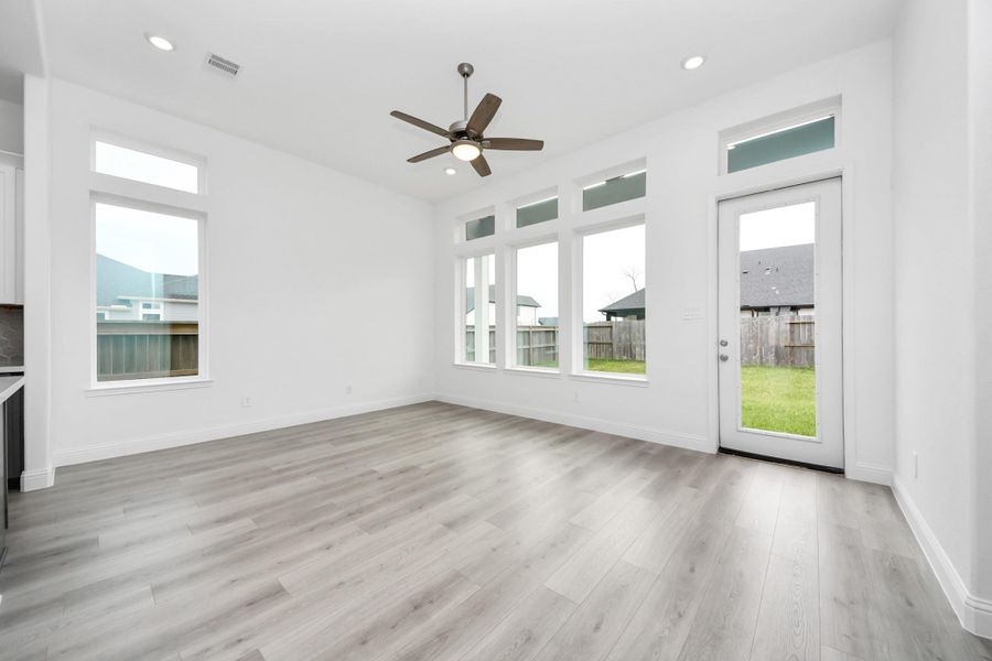 Spacious, unfurnished interior of a new home in , Missouri City (Image 40).