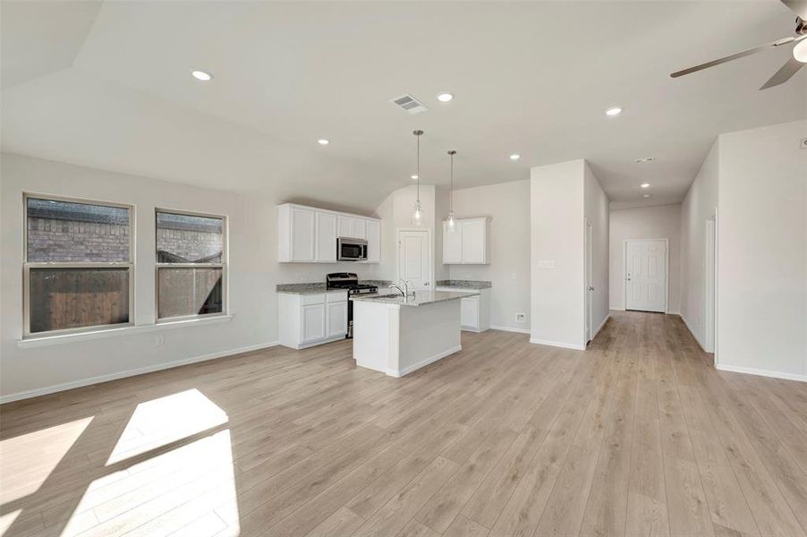 Image 36 of a home in Meadow Park. Image 36 of a home in Meadow Park.