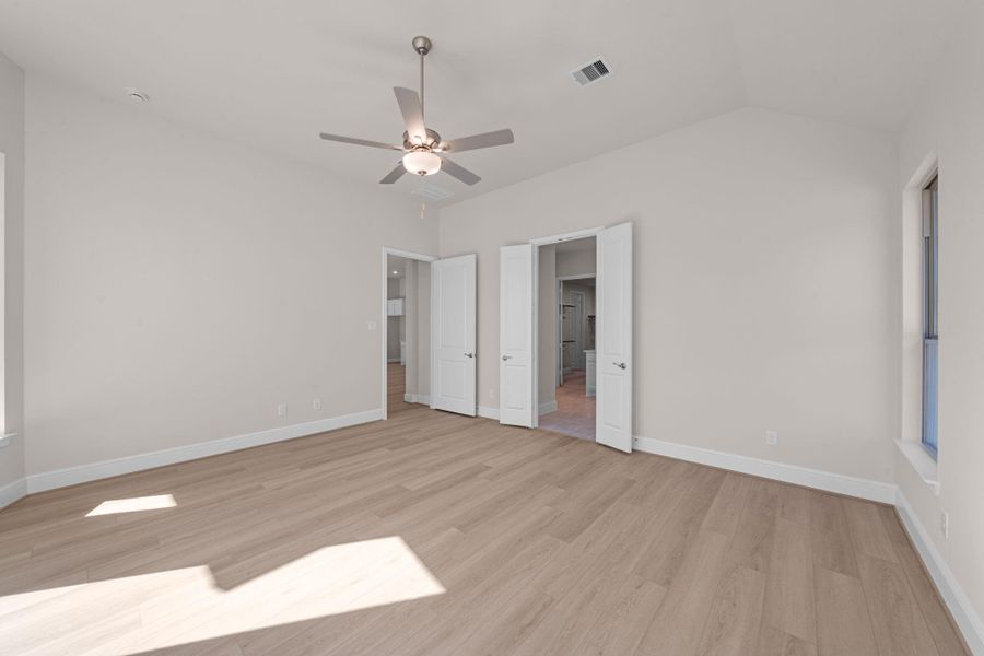 Spacious, unfurnished interior of a new home in Chambers Creek, Willis (Image 26).