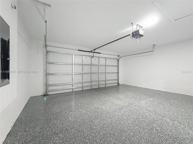 Spacious, unfurnished interior of a new home in , Ocala (Image 21).