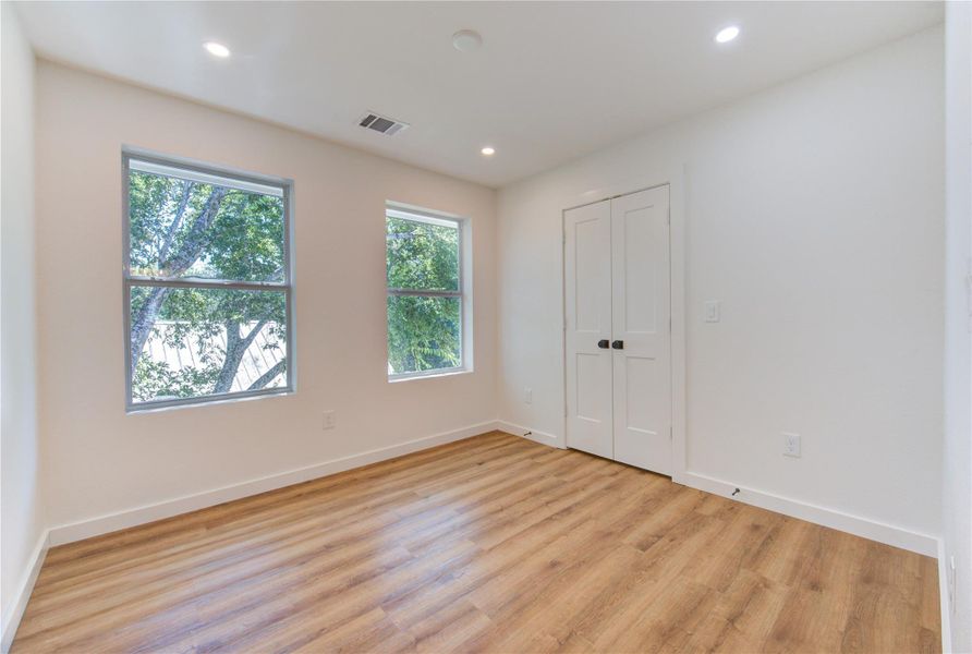 Spacious, unfurnished interior of a new home in , Bellville (Image 18).