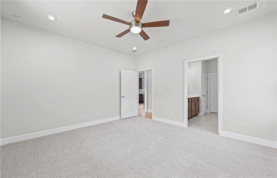 Spacious, unfurnished interior of a new home in Del Webb at Lake Oconee, Greensboro (Image 24).
