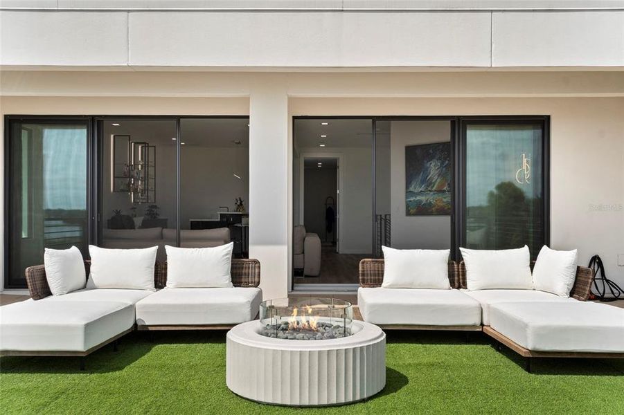Exterior details and patio area of a home in , Windermere (Image 33).