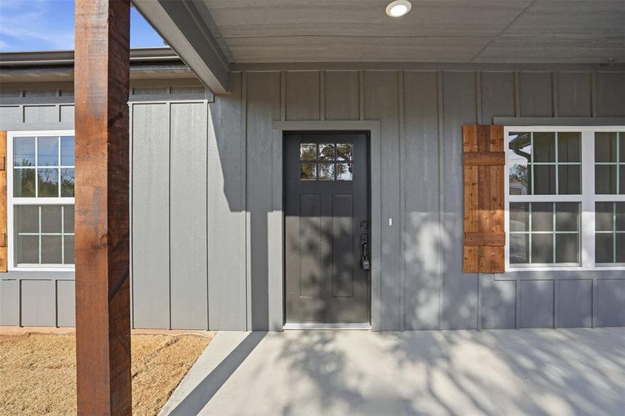 Exterior details and patio area of a home in , Granbury (Image 18).