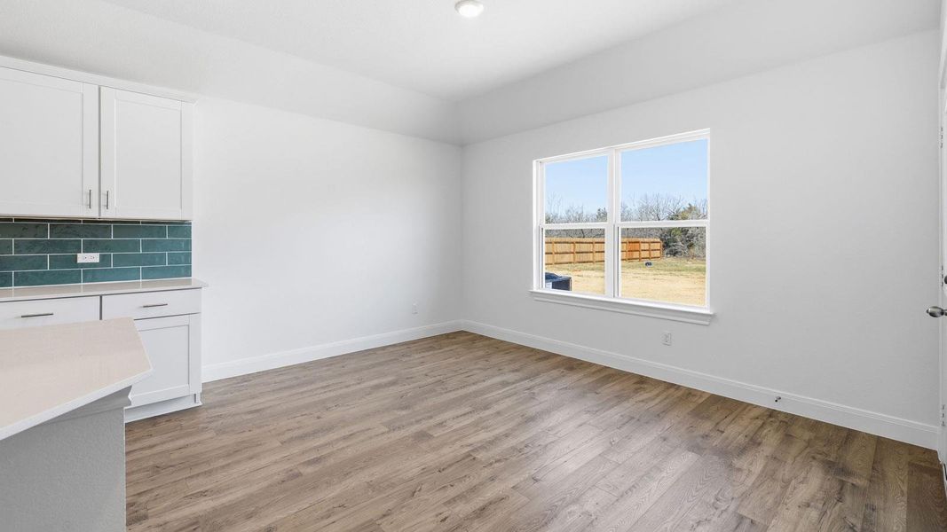 Spacious, unfurnished interior of a new home in Railhead, Cedar Creek (Image 9).